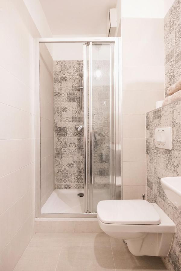 Stylish And Cozy Studio In The Heart Of The City Leilighet Budapest Eksteriør bilde